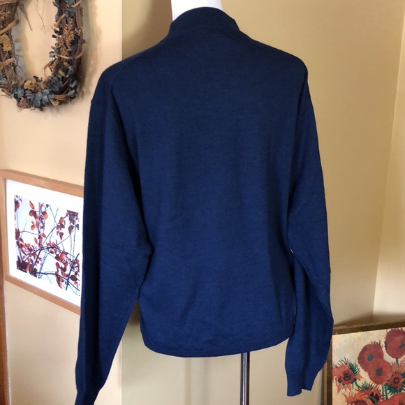Vintage CLUB ROOM Sz Small MED
100% Extra Fine Merino Wool
Deep Navy HONG KONG - Picture 6 of 12